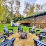 Pocono Pines Cabin Getaway With Private Hot Tub!