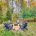 Pocono Pines Cabin Getaway With Private Hot Tub!