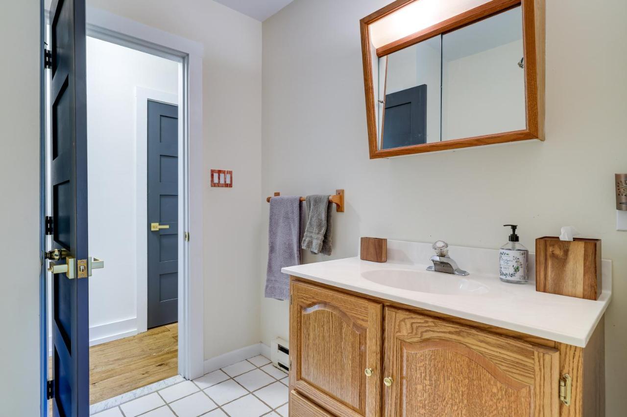 Getaway With Private Hot Tub! Holiday home Pocono Pines