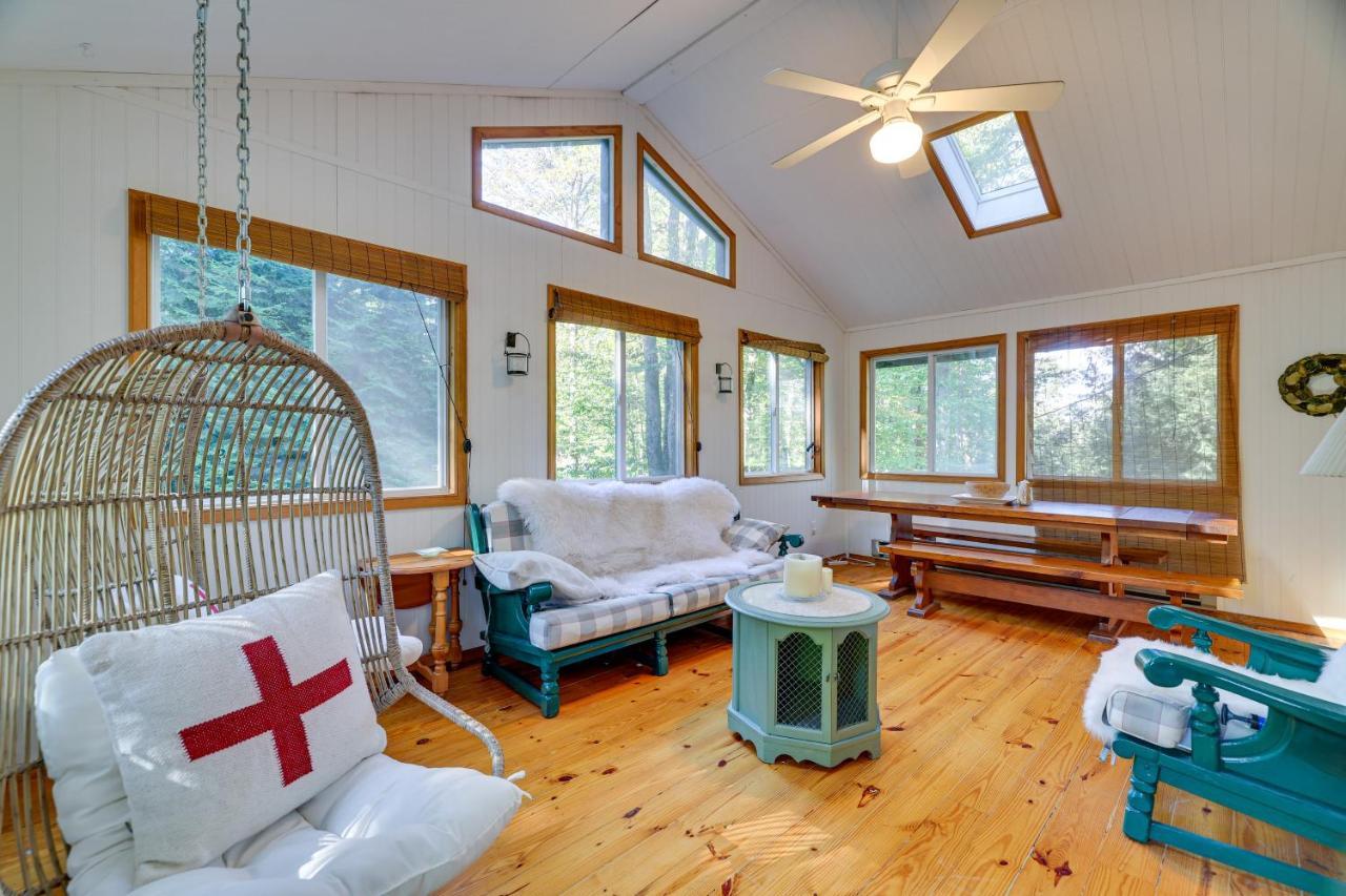 Holiday home Getaway With Private Hot Tub! Pocono Pines
