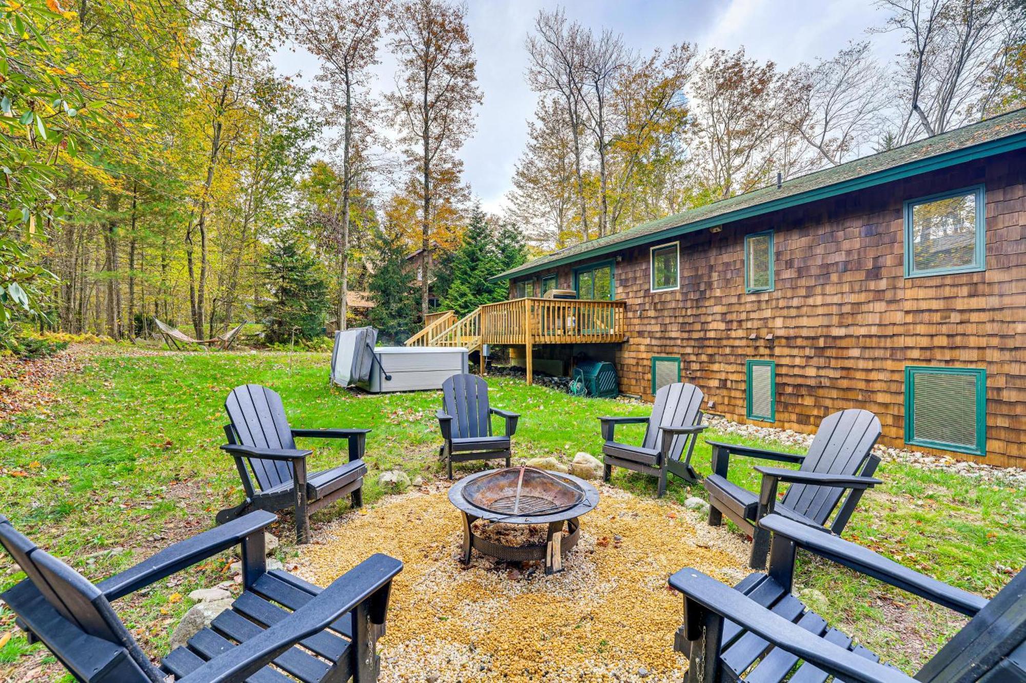 Getaway With Private Hot Tub! Holiday home